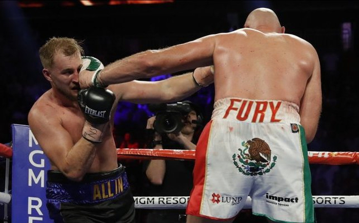 British boxer Tyson Fury appeared in the bout against Otto Wallin with the Mexican flag on the back of his shorts. Image: Screenshot