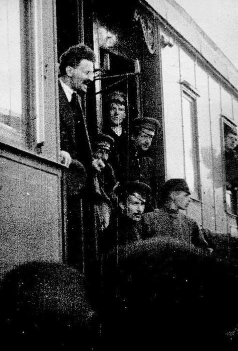 Прибытие в Петроград в мае 1917 года.