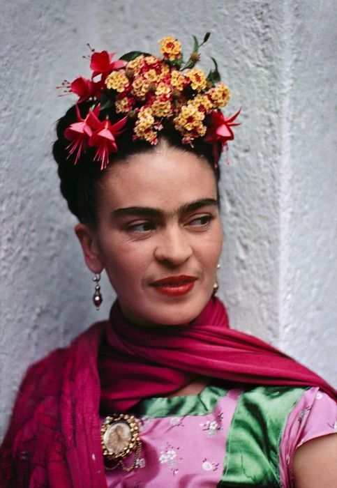 Frida, Blusa rosa/verde, Coyoacan, 1938