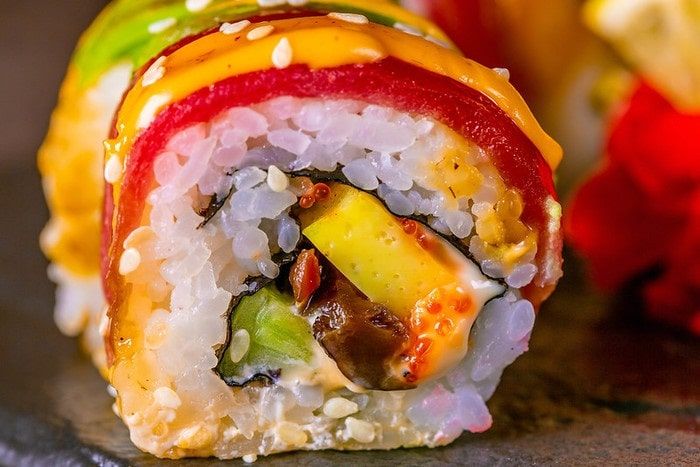 Receta de Sushi de salmón ahumado y aguacate