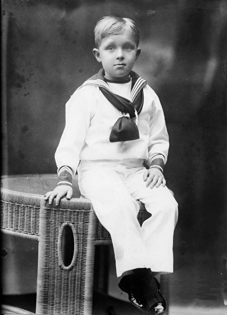 Alfonso de Borbón y Battenberg at the age of five.