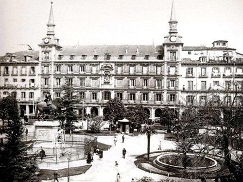For a time, the Plaza Mayor was landscaped, in the French manner.