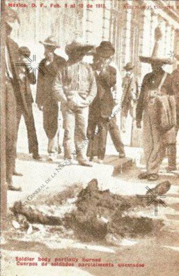 Postcard with the image of a burnt soldier observed by passers-by (1913)