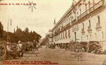 Postcard with the image of the Federal Army artillery in front of the National Palace (1913)