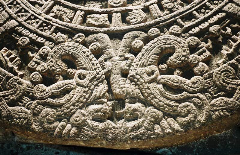 Detail of the lower motif of the Sun Stone. Fire serpents or "Xiuhcoatl".