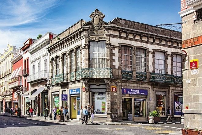 Corner of 2 Norte and 4 Oriente in the historic center of the city of Puebla.