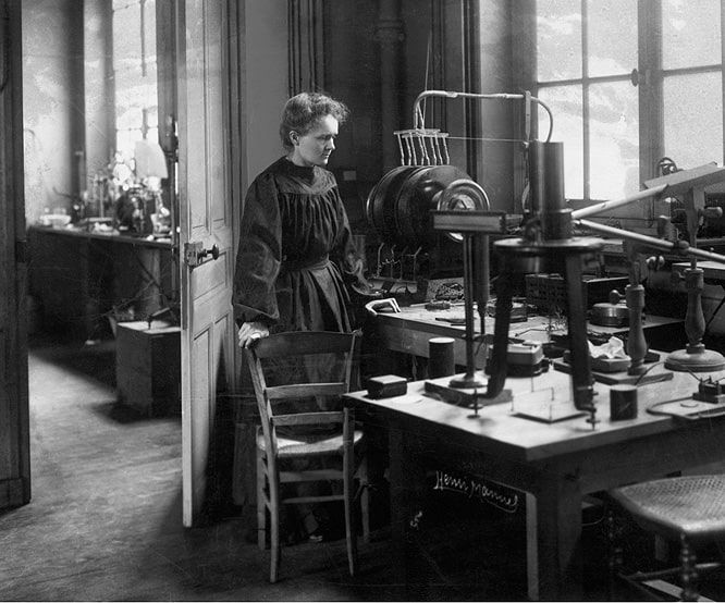 Marie Curie devoted herself to science in her laboratory.