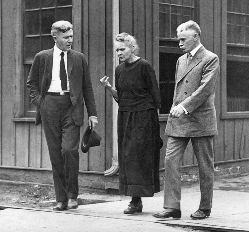 Marie Curie visits the Standard Chemical Company.