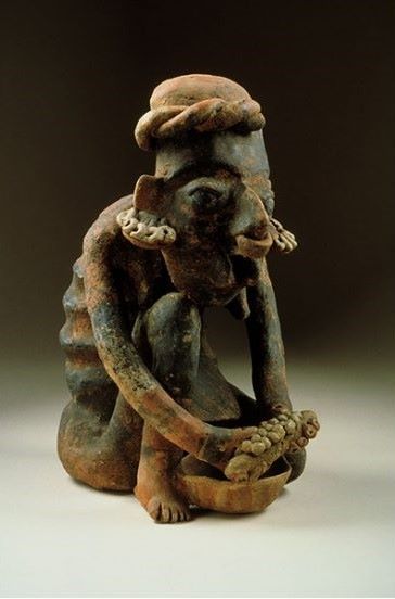 Female figure representing a woman shelling corn, from Nayarit, the culture of the Tumbas de Tiro.