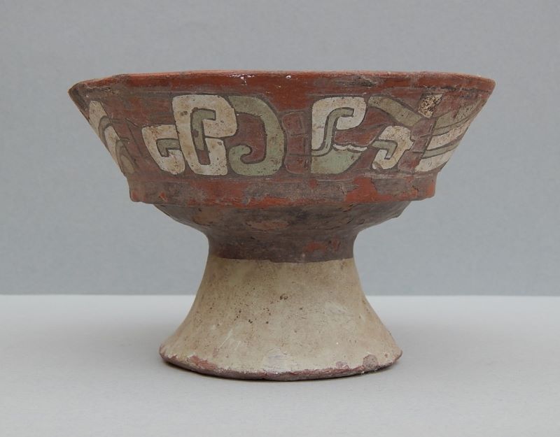 Preclassic bowl with pedestal support where geometric motifs stand out.
