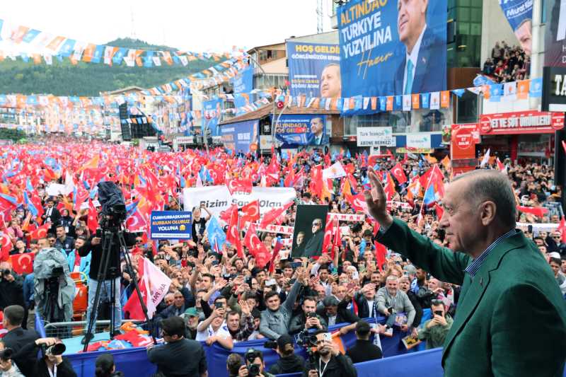  President Erdoğan delivers a fiery speech, seeking to rally support amidst a challenging electoral landscape.