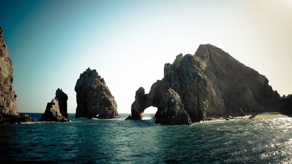 Get ready to be awestruck by the breathtaking beauty of Los Cabos.