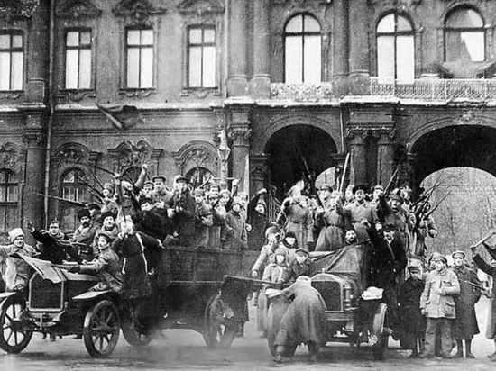 The Bolsheviks seize power in Petrograd with minimal resistance, entering the Winter Palace through a side door.
