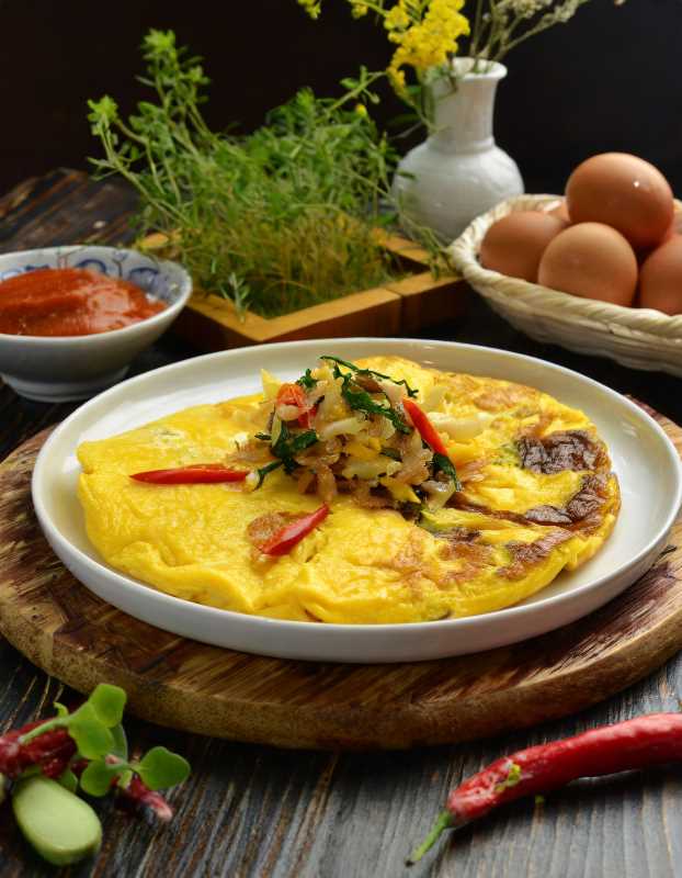 A smoked fish omelet, showcasing the rich colors and tantalizing flavors of the Arab culinary tradition.