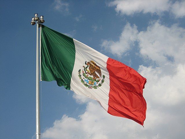 Mexican and Italian flag: differences and similarities