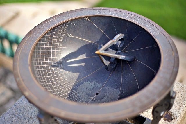The origins of time measurement, the sundial, and what are the seasons of the year