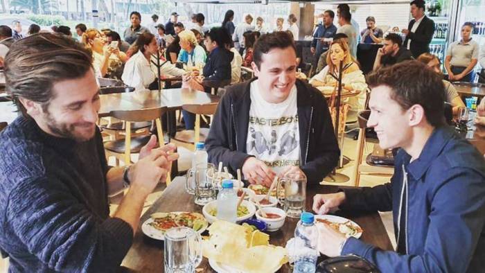 Tom Holland and Jake Gyllenhaal enjoy Mexican cuisine with some tacos
