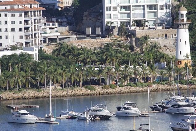 Acapulco restaurants urged to prevent tourist abuse
