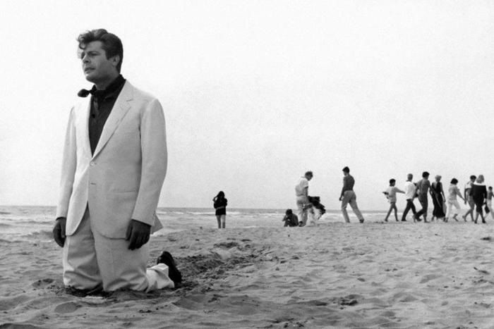 Federico Fellini's classic "La dolce vita" returns in a restored version