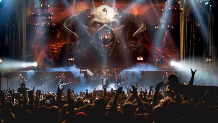 Iron Maiden opens the third date at the Palacio de los Deportes