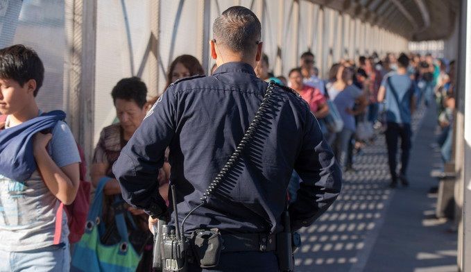 El proceso de cruzar legalmente la frontera México-Estados Unidos