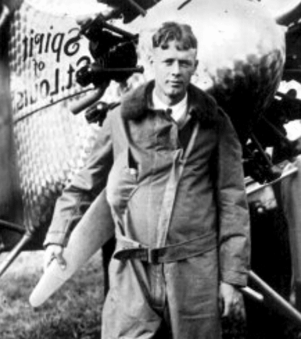 1929: Charles Lindbergh lands in Mexico City