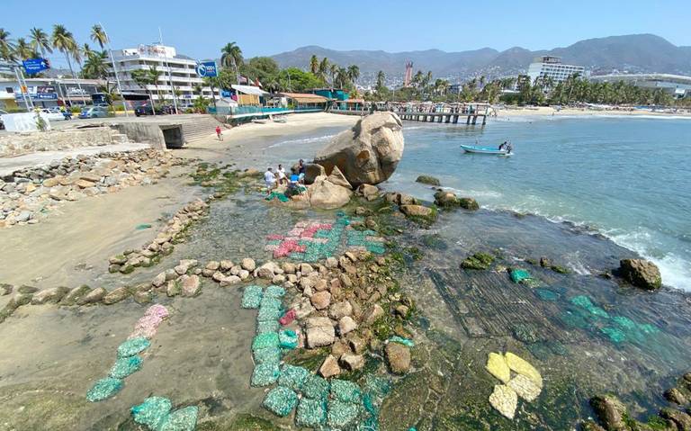 The low tide phenomenon reaches Acapulco beaches