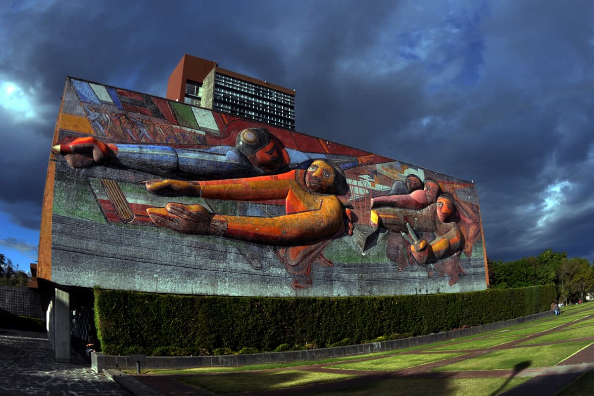 Siqueiros in the University City: street murals