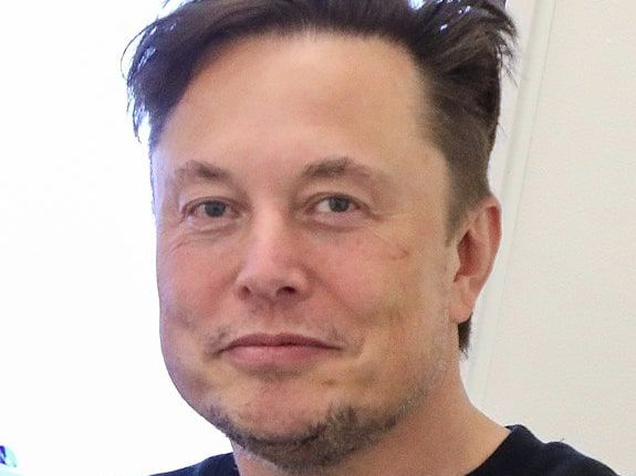 El padre de Elon Musk admite que no está orgulloso de su hijo