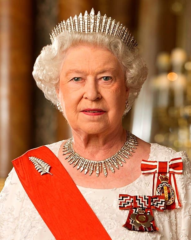 The 10 historical social events experienced by Queen Elizabeth II