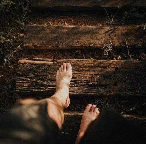 Do you know why going barefoot is healthy?