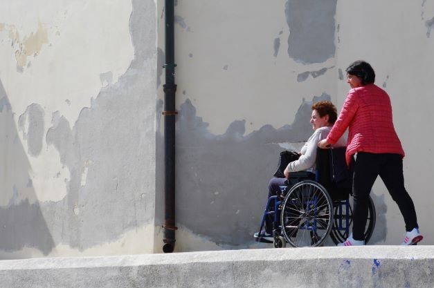 How to help people in wheelchairs in case of an earthquake
