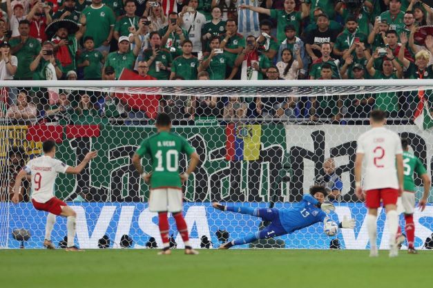 Mexico draws against Poland. Key moments