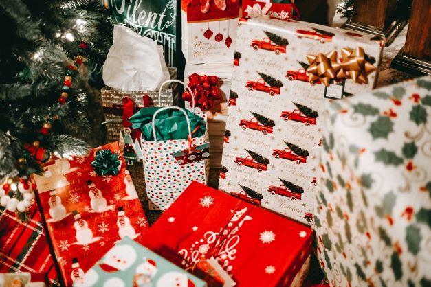 Tips for choosing safe Christmas presents for children