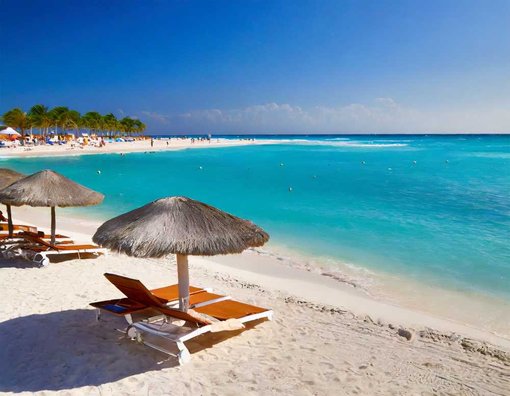 Cancun's Record Year Comes with a Side of Baggage Blues