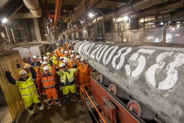 Gli specialisti hanno saldato l'ultimo tubo delle due stringhe del gasdotto Nord Stream 2.