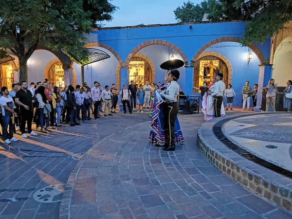 Activities are held in the different plazas and public spaces of the Tlaquepaque Magical Town district.