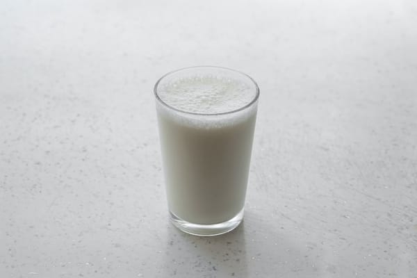 La leche alternativa más saludable es la elaborada a partir de plantas, según estudios recientes.