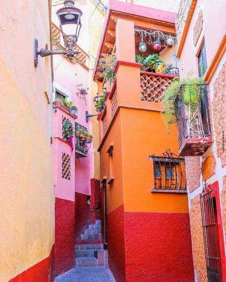 The history of how Guanajuato's Kiss Alley became so well-known.
