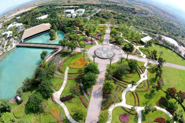 Landscaped areas in Mexico where people can go to think and unwind.