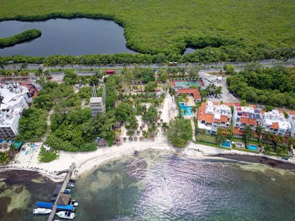 Playa Las Perlas, located at km 2.5 of the Hotel Zone, welcomes visitors.