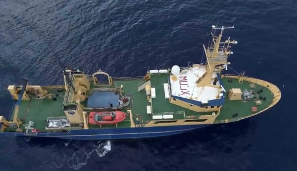 El Puma, a Mexican research vessel, braves El Niño's wrath in the Pacific Ocean.