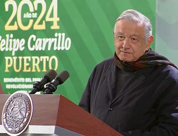 AMLO and Kuri celebrate a new agreement to guarantee Querétaro's water supply for generations.