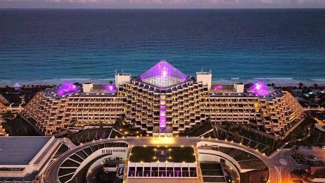 Cancun tourists experience theft and poor handling at the Paradisus Cancun hotel.