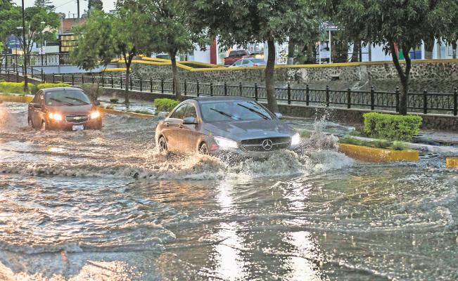Rains and floods in Mexico City.