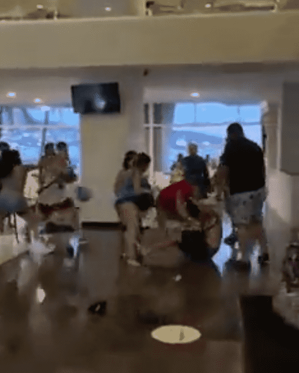 In the lobby of the Krystal Beach Hotel in Acapulco, a loud fight broke out between tourists from Mexico City.