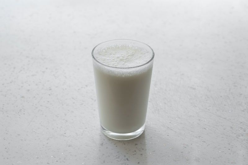 根据最近的研究，最健康的替代牛奶是由植物制成的。
