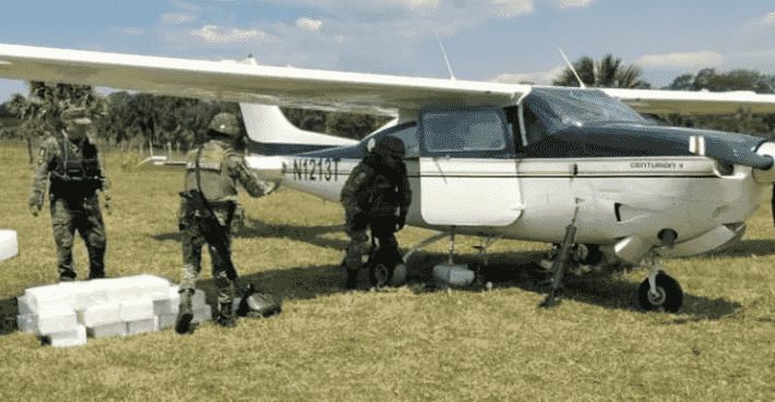 Army secures light aircraft with 340 kg of cocaine in Chiapas.