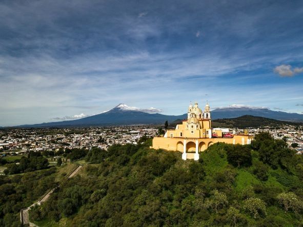 En kulturel rejseplan, der skal indeholde et besøg i Puebla, Mexico.