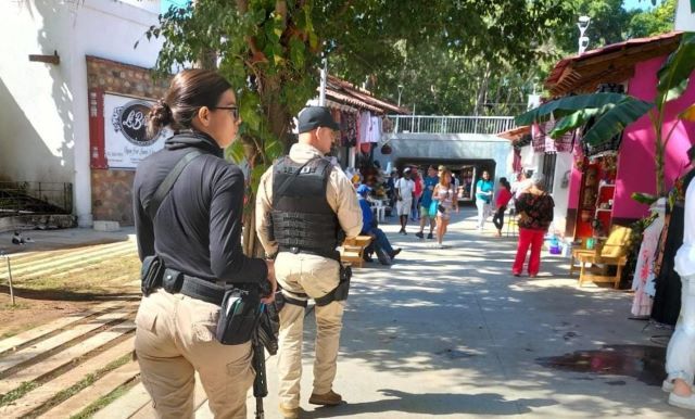 Officers from Puerto Vallarta's 'Cobra' group patrolling the tourist zone to ensure public safety.